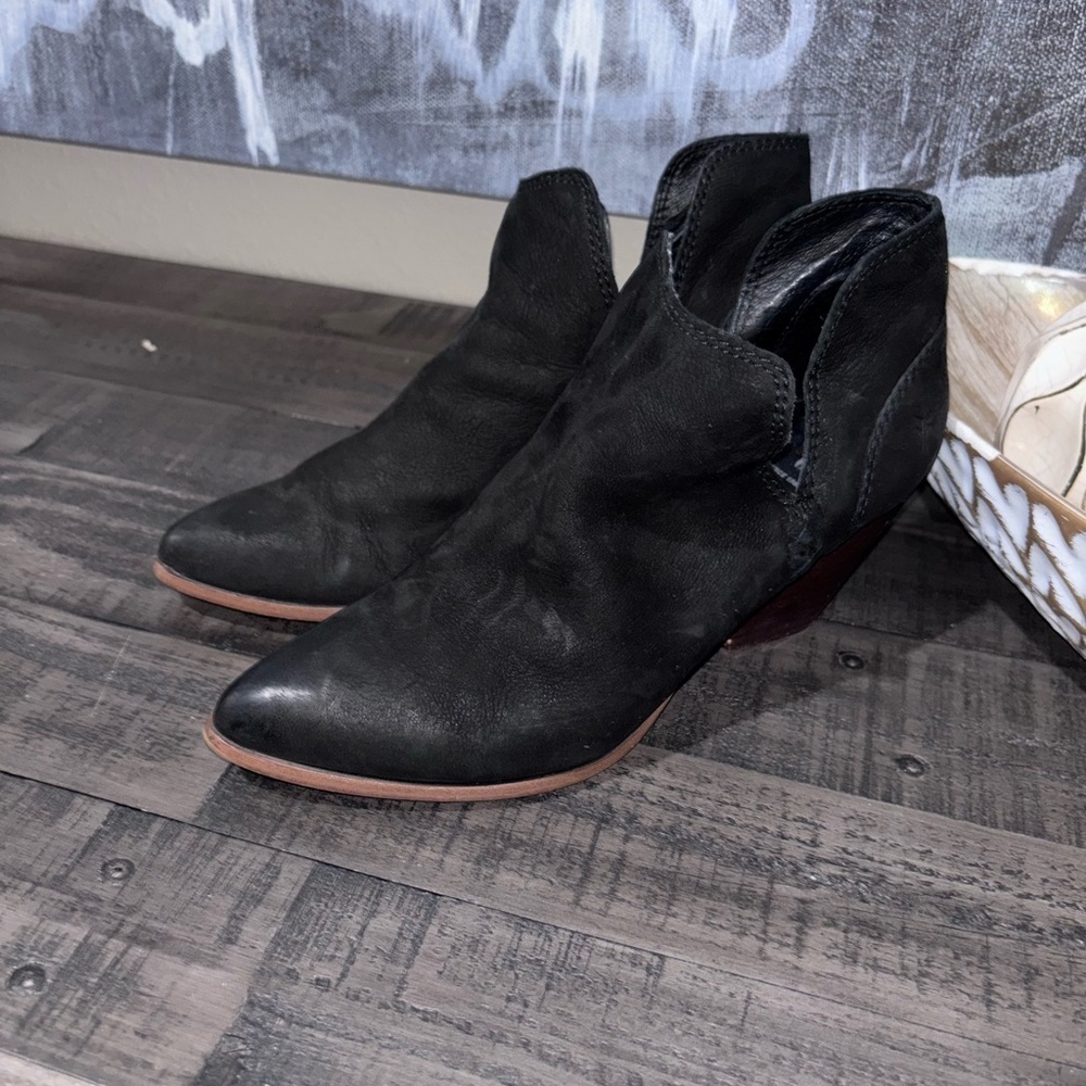 Frye Reina Cutout Booties in black leather SZ 6 - Picture 3 of 9